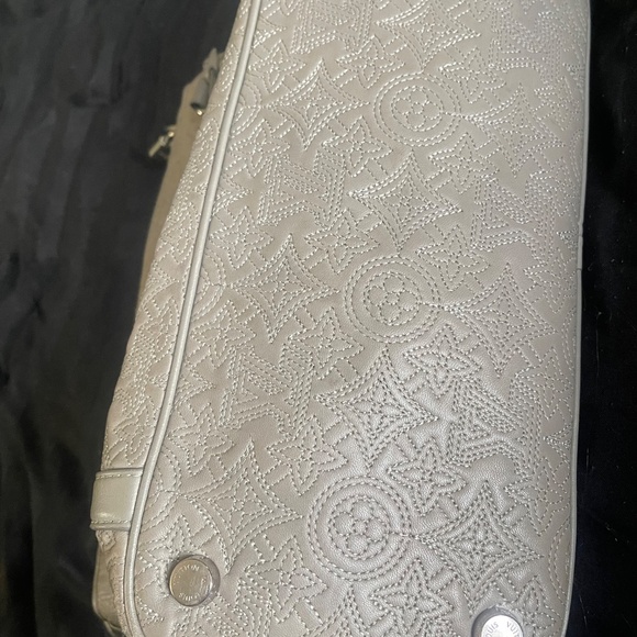 Authentic LV Antheia Ixia PM handbag - Picture 5 of 9